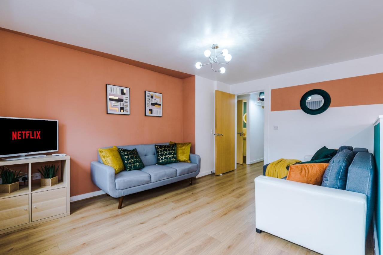 The Beech Street Rainbow With Private Parking Apartment